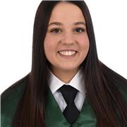 Profesora de matemáticas, con experiencia de más de 3 años, imparte clase a estudiantes de primaria